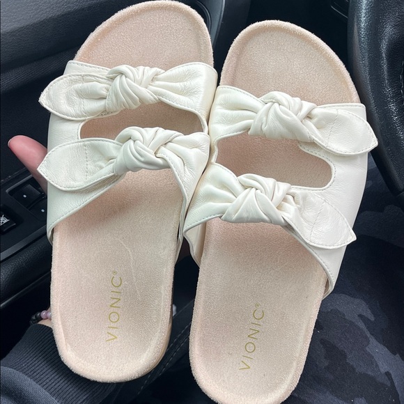 Vionic Shoes - Vionic Women's Cream Knotted Slide Sandals retail $130